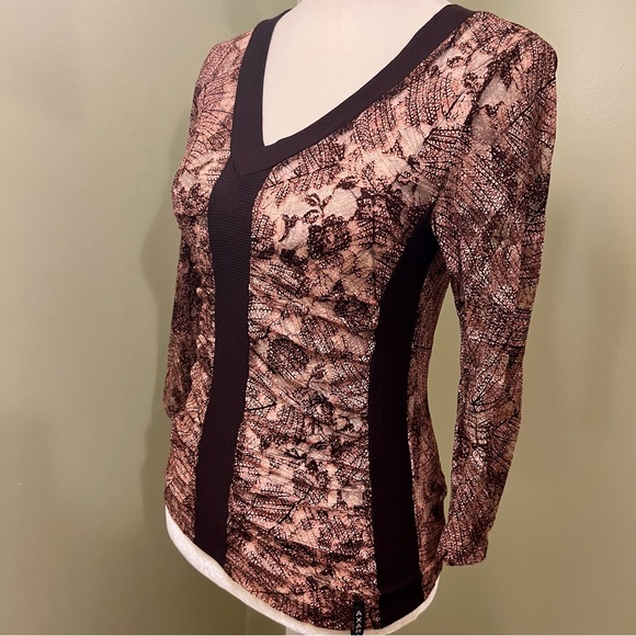 Lace top - Picture 2 of 5